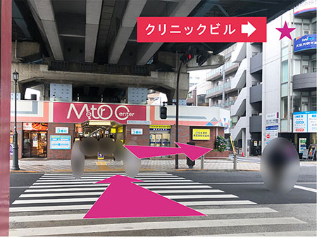 ５：メトロセンター3番街の横断歩道を渡り、右へ曲がります。 ※右に曲がるとすぐに、クリニックの入ったビルがございます。